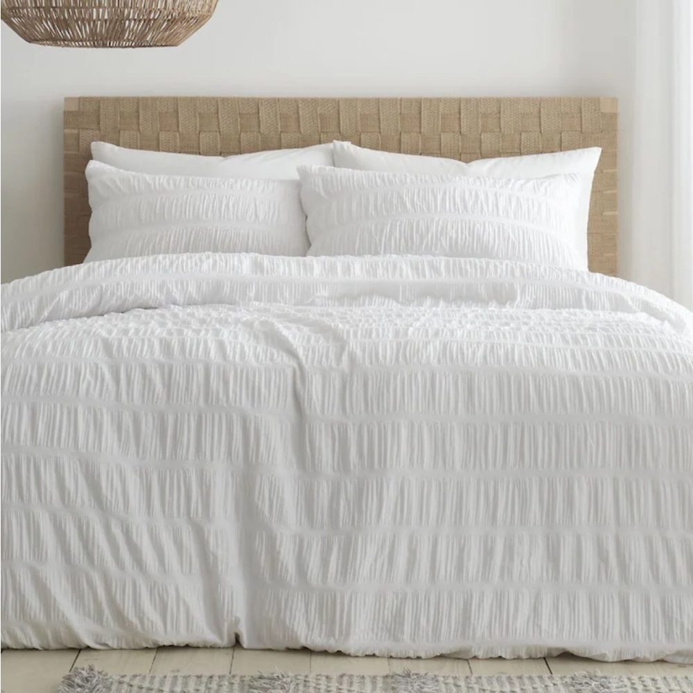 Catherine Lansfield White Seersucker Easy Care Duvet Cover Set